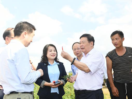 曹德旺荣获中国脱贫攻坚奖，他说：企业家一定要尽责