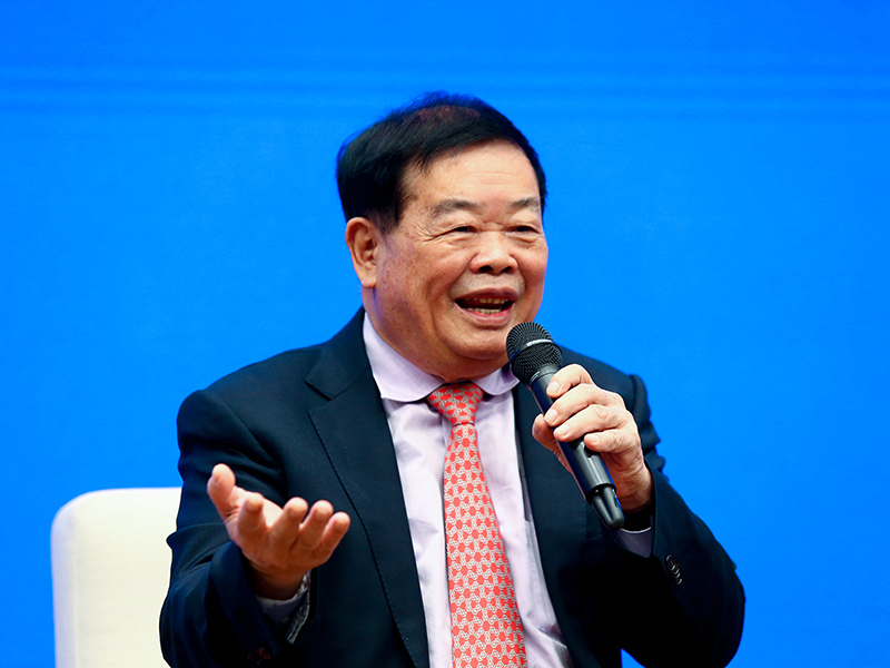 曹德旺参加国新办中外记者见面会：做慈善不止是捐钱